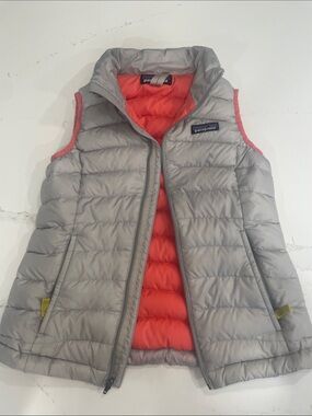 Patagonia Kids Puffer Vest in Light Gray with Coral Interior